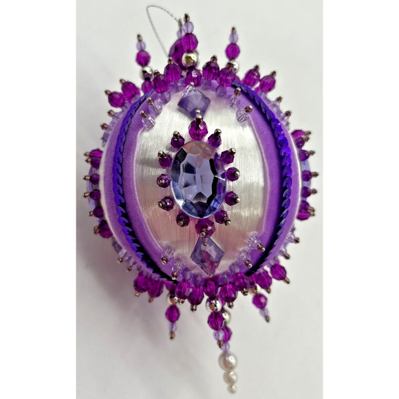 Mary Maxim Design Works Beaded Ornament Kit #6353 Finished Ornament & Box U134